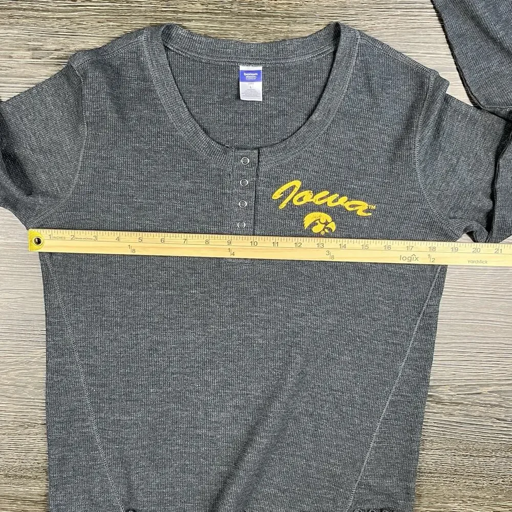 Iowa Hawkeyes Womens Waffle Knit Snap Long Sleeve Henley Medium Gray Ruffle NWOT